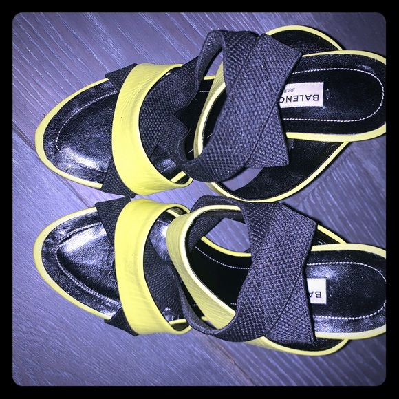 BALENCIAGA Neon yellow and black spandex mules - Picture 1 of 7